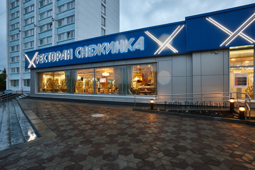 "Снег кружится, летает и тает..."