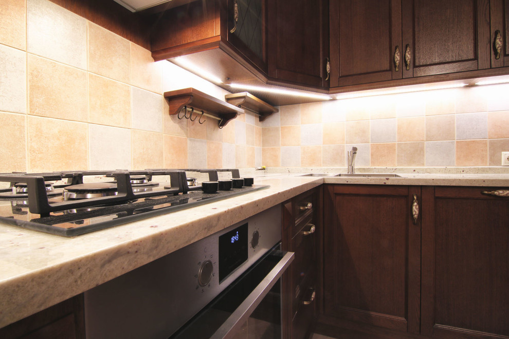 Традиционная классическая кухня brown classic kitchen