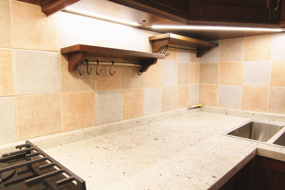 Традиционная классическая кухня brown classic kitchen