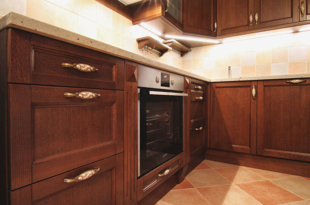 Традиционная классическая кухня brown classic kitchen