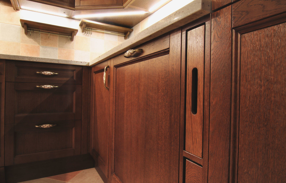 Традиционная классическая кухня brown classic kitchen