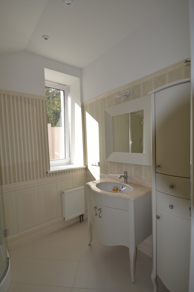 Загородный дом - фотографии мансарды, душевой.