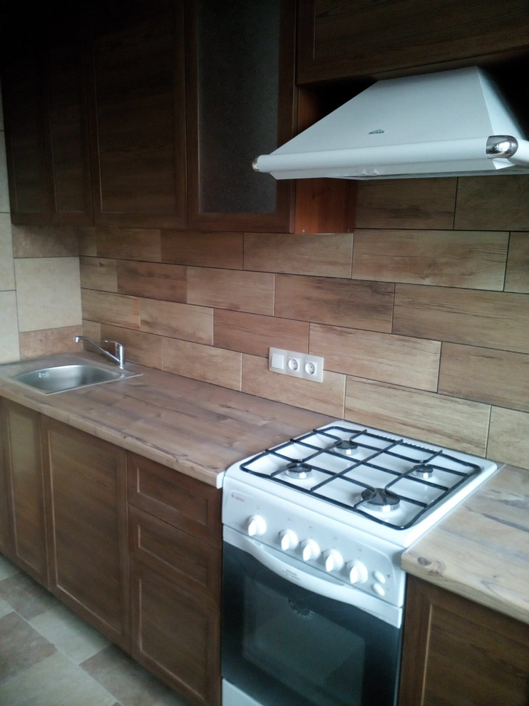 Типовоя кухня из Касторамы, и недорогая вытяжка