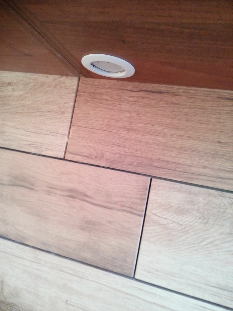 Типовоя кухня из Касторамы, доработка освещения над столешницей