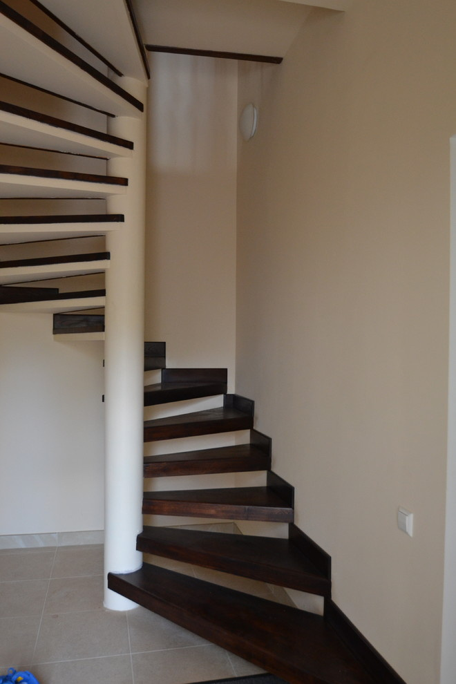 Загородный дом - расположение кухни и душевой. Реализованный проект.