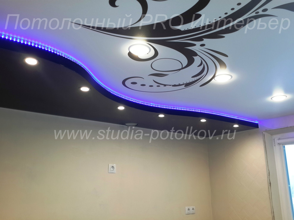 Многоуровневый натяжной потолок с LED подсветкой
