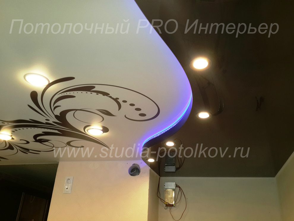 Многоуровневый натяжной потолок с LED подсветкой