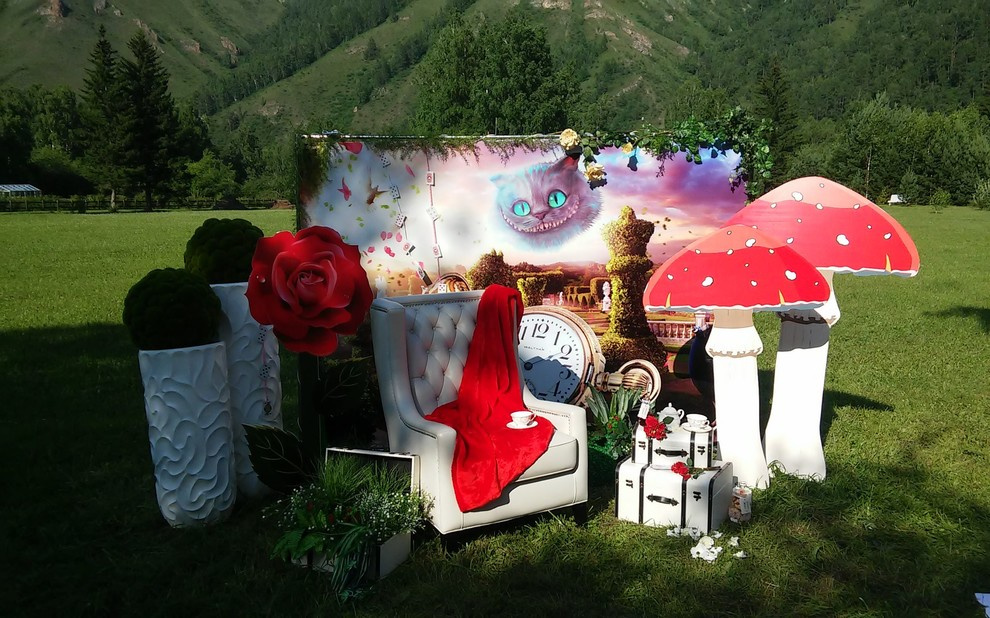Фотолокация по мотивам сказки Л.Кэррола "Алиса в стране чудес"