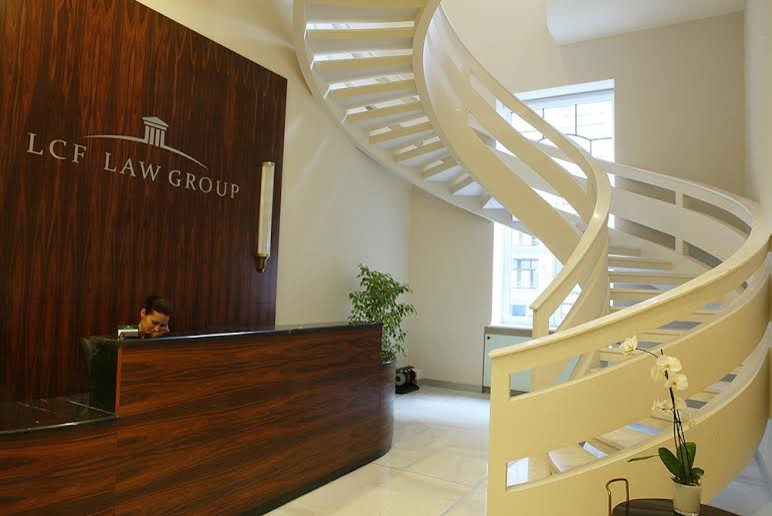 Обложка проекта: Бетонная лестница