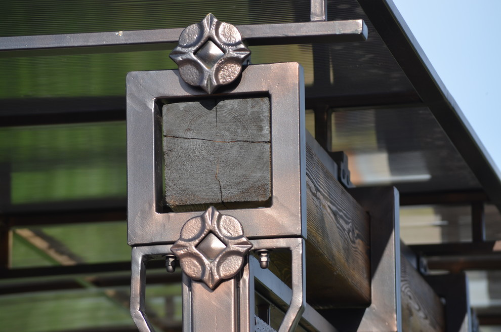 Мангал под навесом