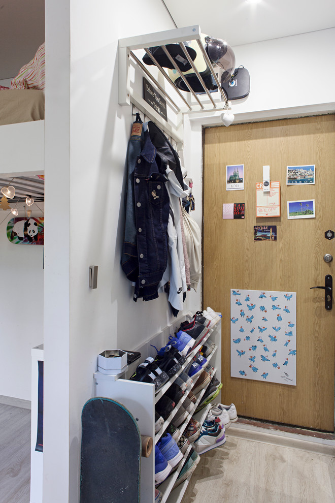 Небольшая, уютная квартира-студия.