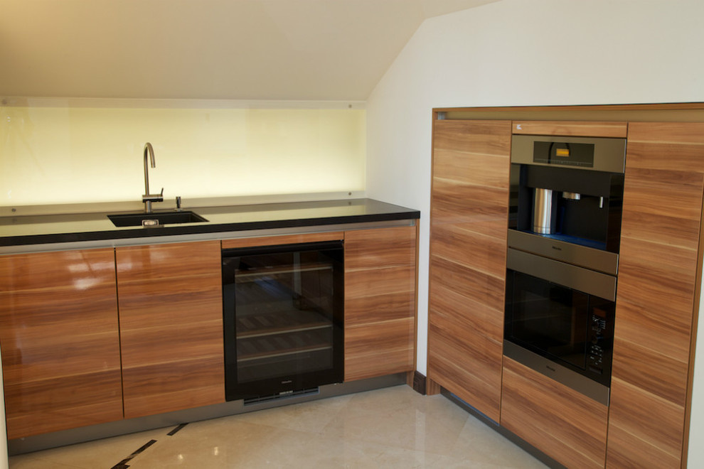 Загородный дом - мансарда, расположение кухни и душевой. Реализованный проект.