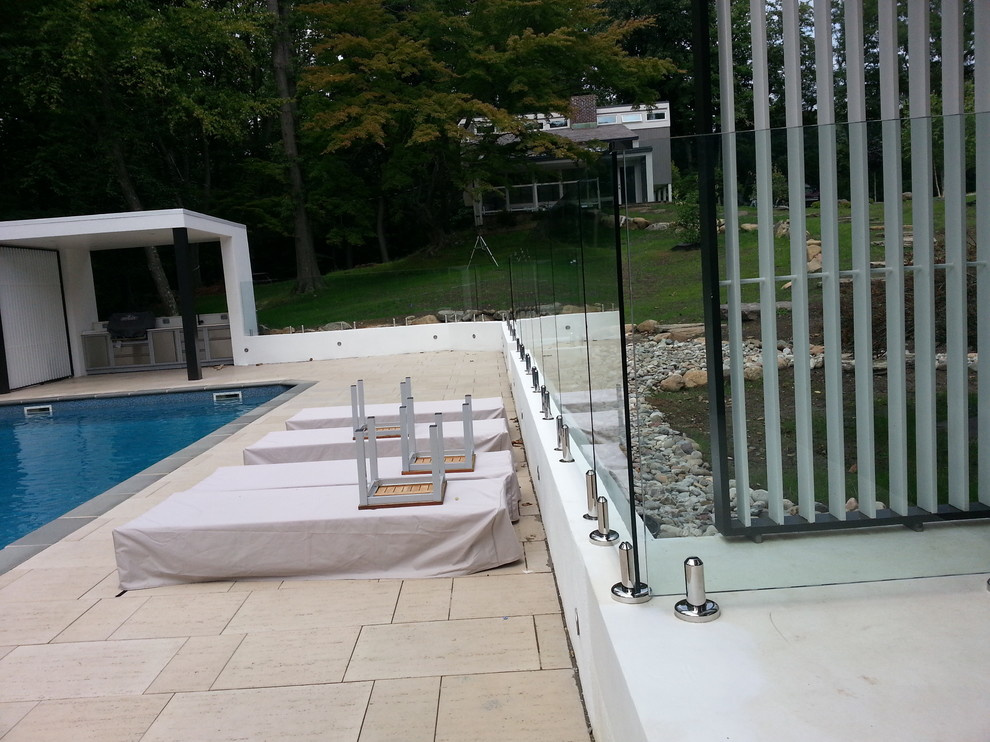 Frameless glass pool fence