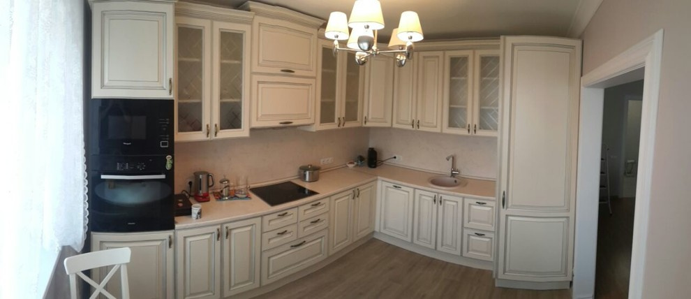 Установленные кухонные гарнитуры