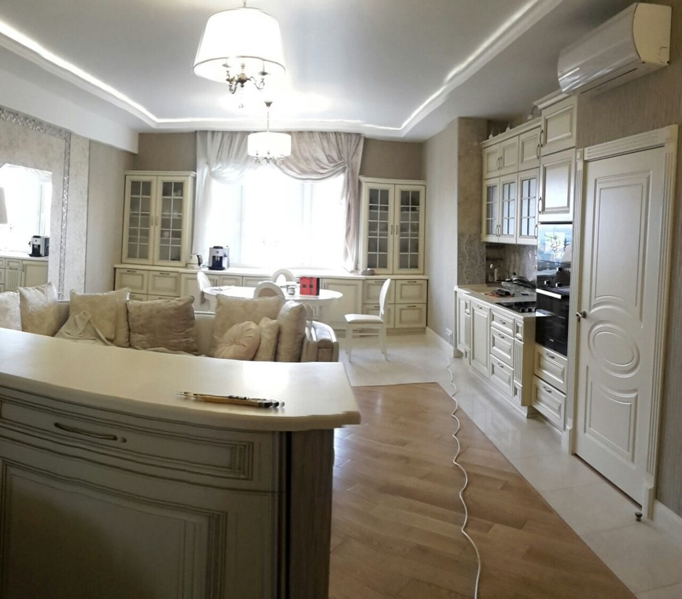 Установленные кухонные гарнитуры