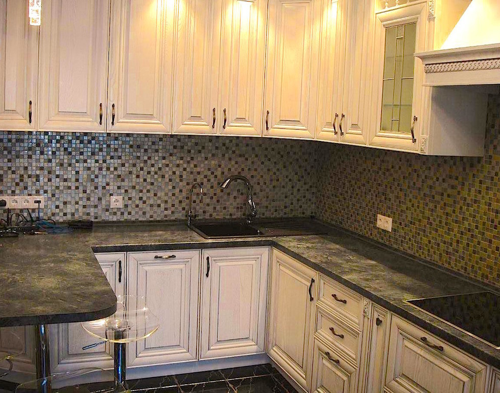 Установленные кухонные гарнитуры