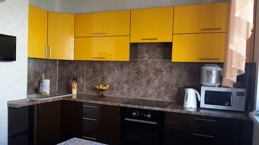 Установленные кухонные гарнитуры