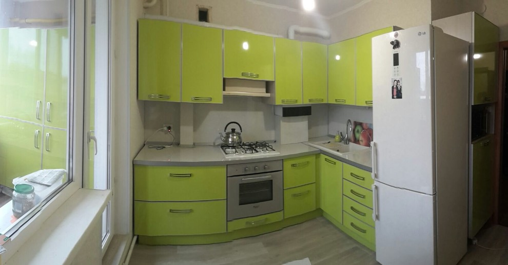 Установленные кухонные гарнитуры