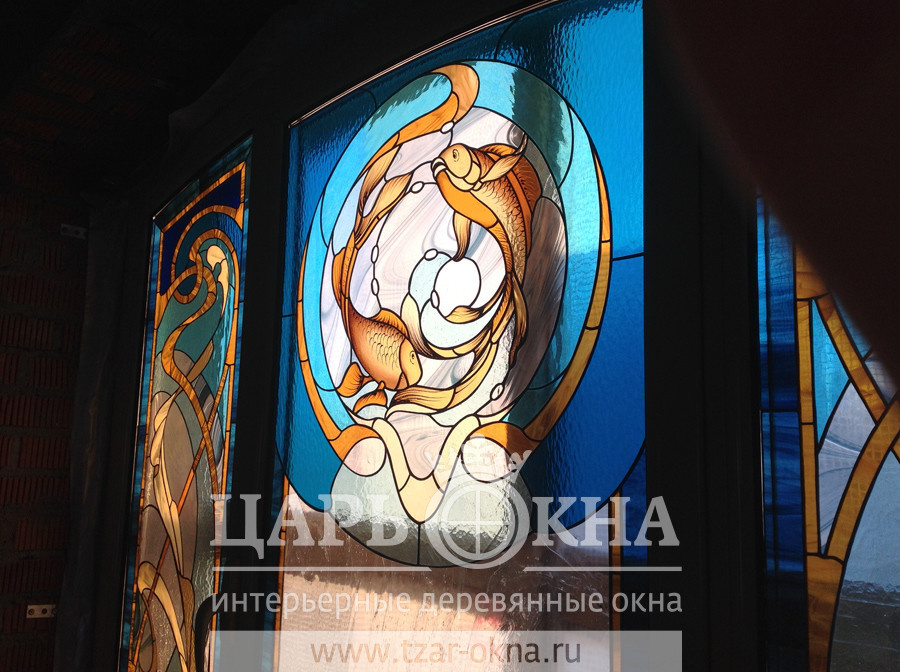 Витражные окна в банном комплексе с бассейном