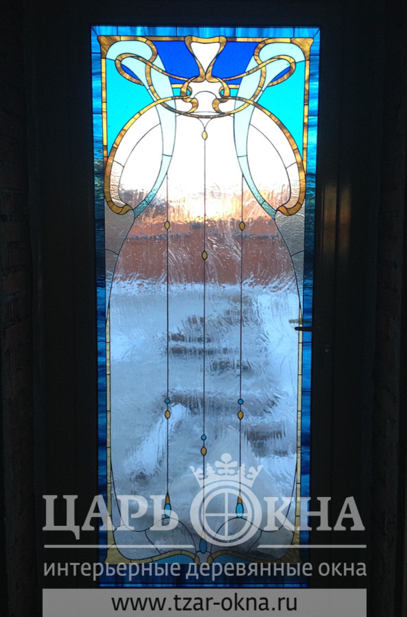 Витражные окна в банном комплексе с бассейном