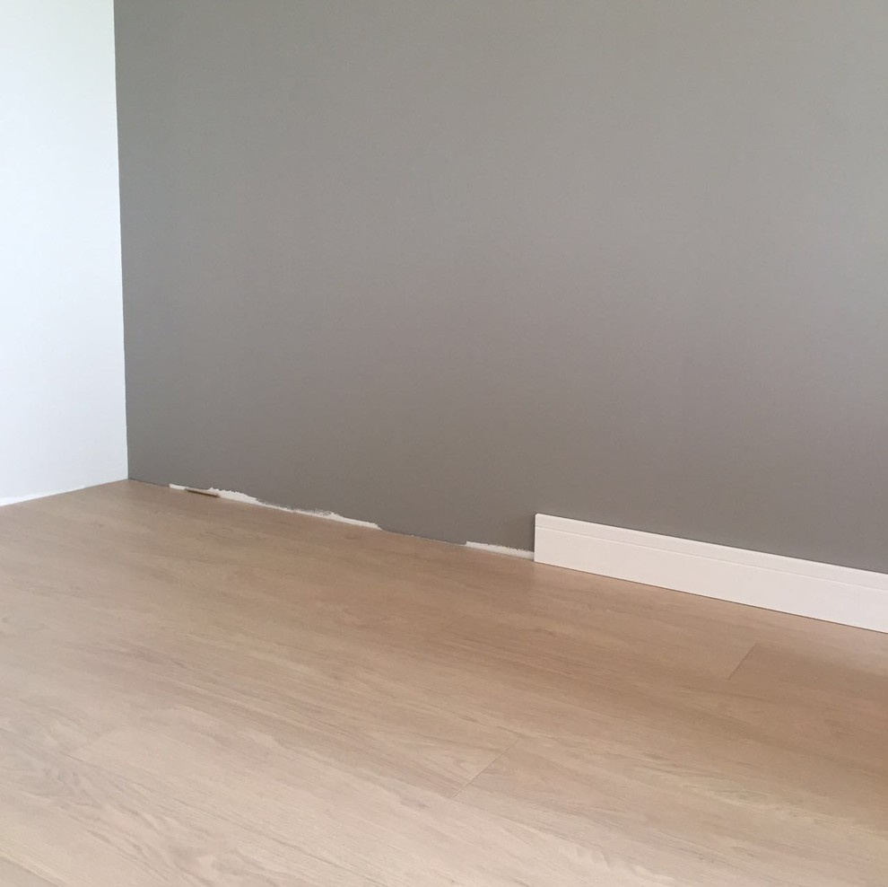 Обложка проекта: Сдержанный серый и немного дуба