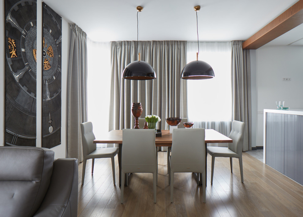 Гостиная. Вид на обеденную зону