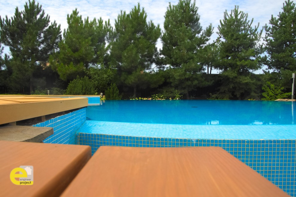 Бассейн под открытым небом в Камышевахе