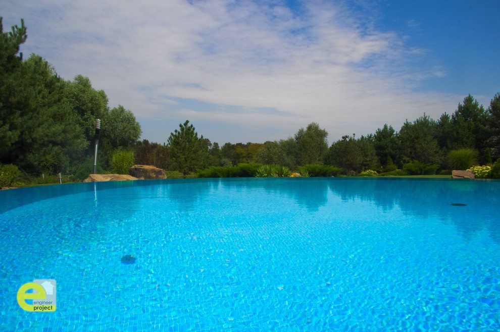 Бассейн под открытым небом в Камышевахе