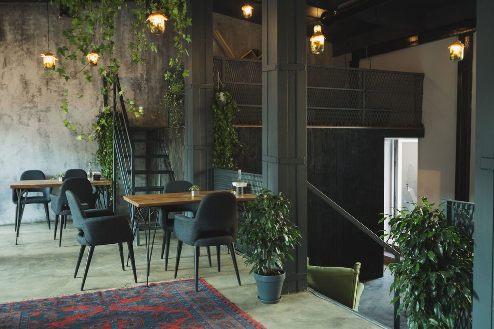 Столы и подоконники в бар "Сибирь"