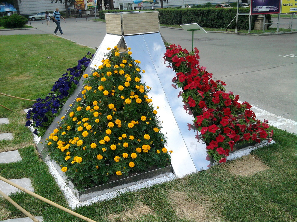 Обложка проекта: ПИРАМИДЫ , НЕОБЫЧНЫЕ ФОРМЫ ЦВЕТНИКОВ, ВЫСТАВОЧНЫЕ ПРОЕКТЫ