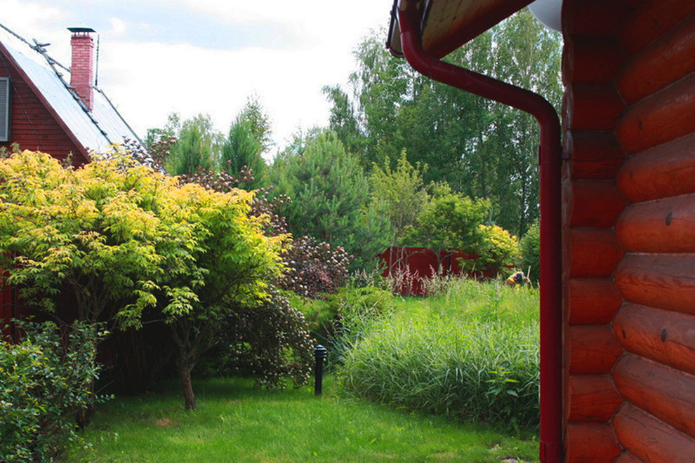 Сад у дома на даче - кустарники - дизайн участка в Завидово