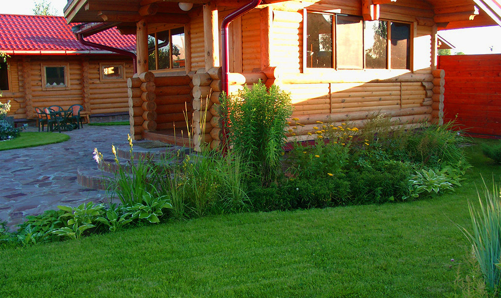 Цветник и газон