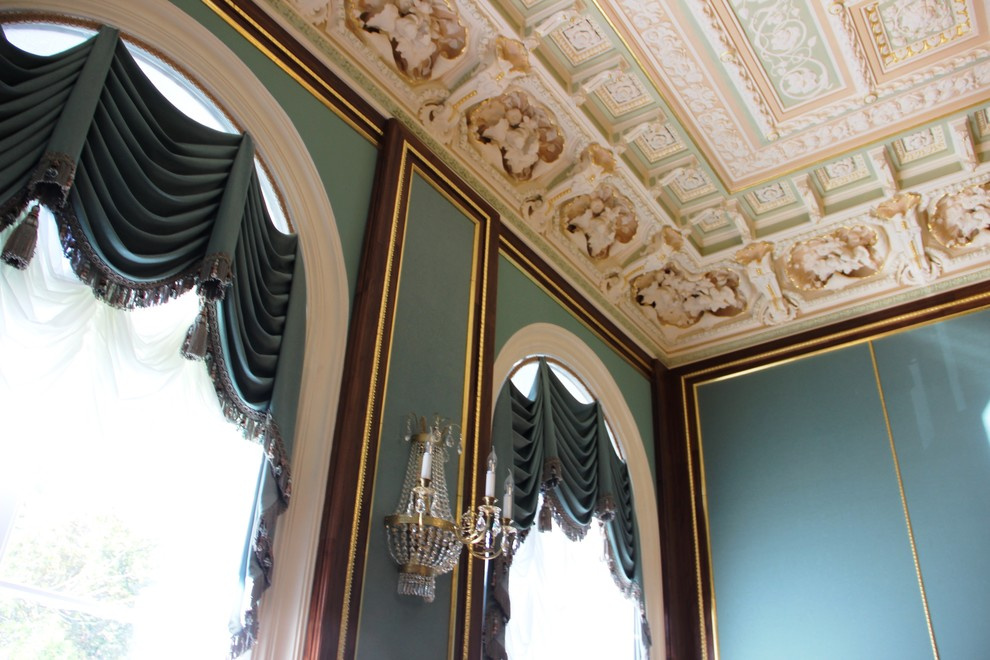 Оформление окон в музейном особняке