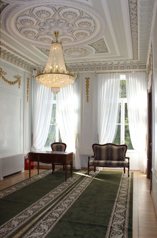 Оформление окон в музейном особняке