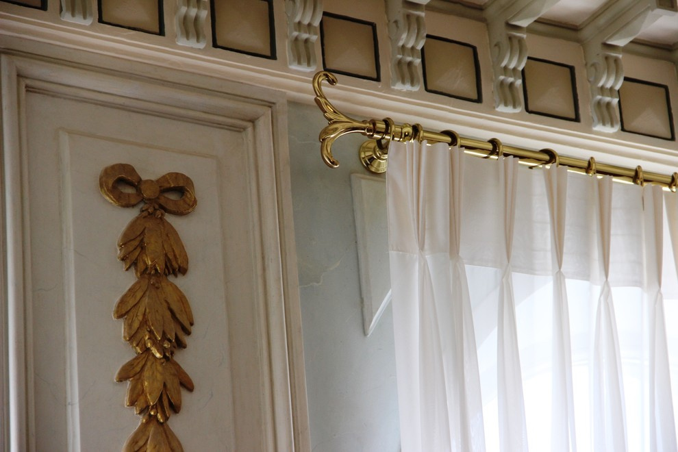 Оформление окон в музейном особняке