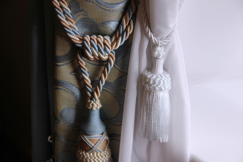 Оформление окон в музейном особняке