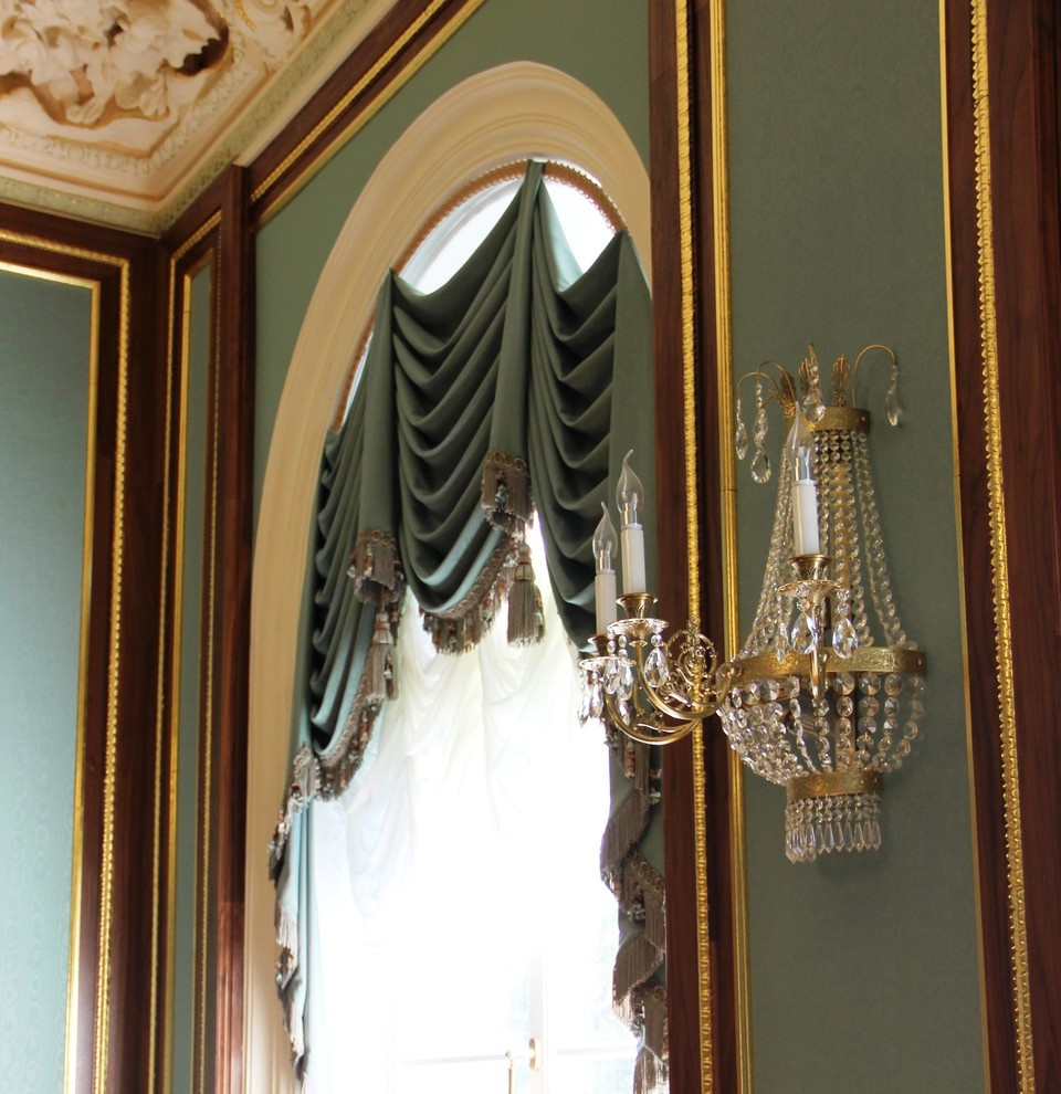 Оформление окон в музейном особняке