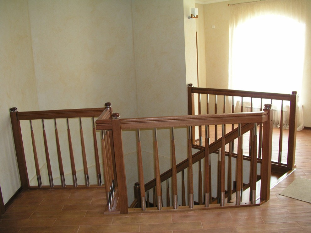 Лестница комбинированая на больцах.