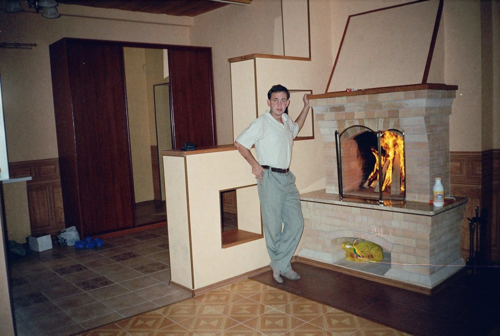 Камин кирпичный в стиле Кантри