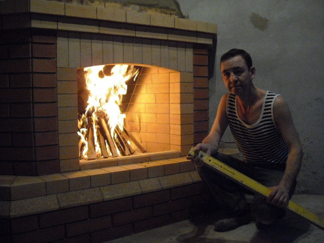 Камин угловой кирпичный