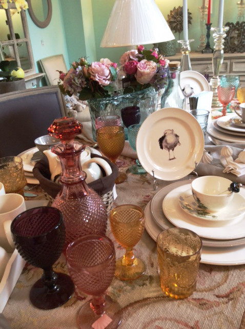 Стол с посудой