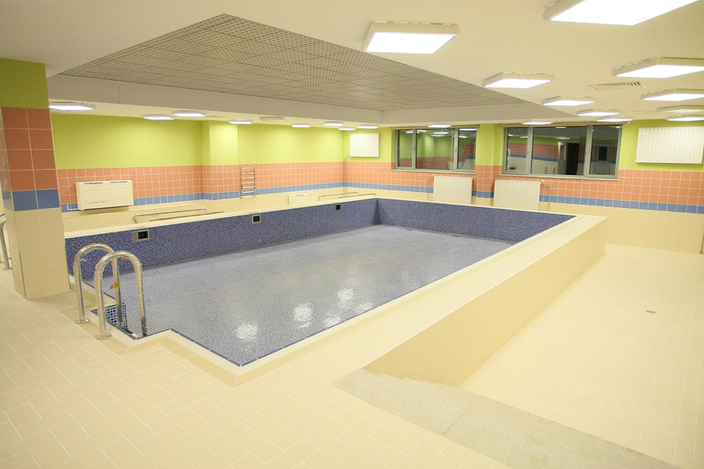 Спортивный комплекс с плавательными бассейнами