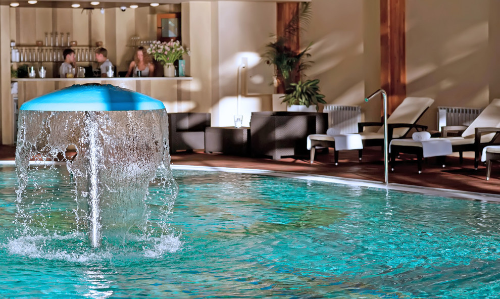 Бассейн на территории SPA-центра жилого комплекса "GreenWood"