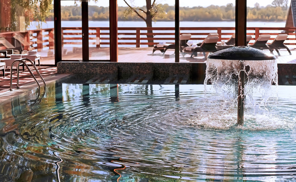 Бассейн на территории SPA-центра жилого комплекса "GreenWood"