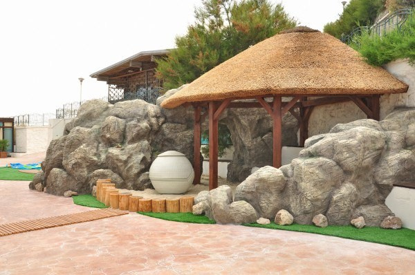 Скалы, гроты, водопады, малые архитектурные формы.