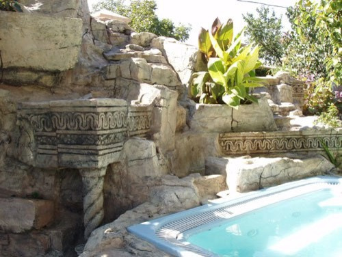 Скалы, гроты, водопады, малые архитектурные формы.