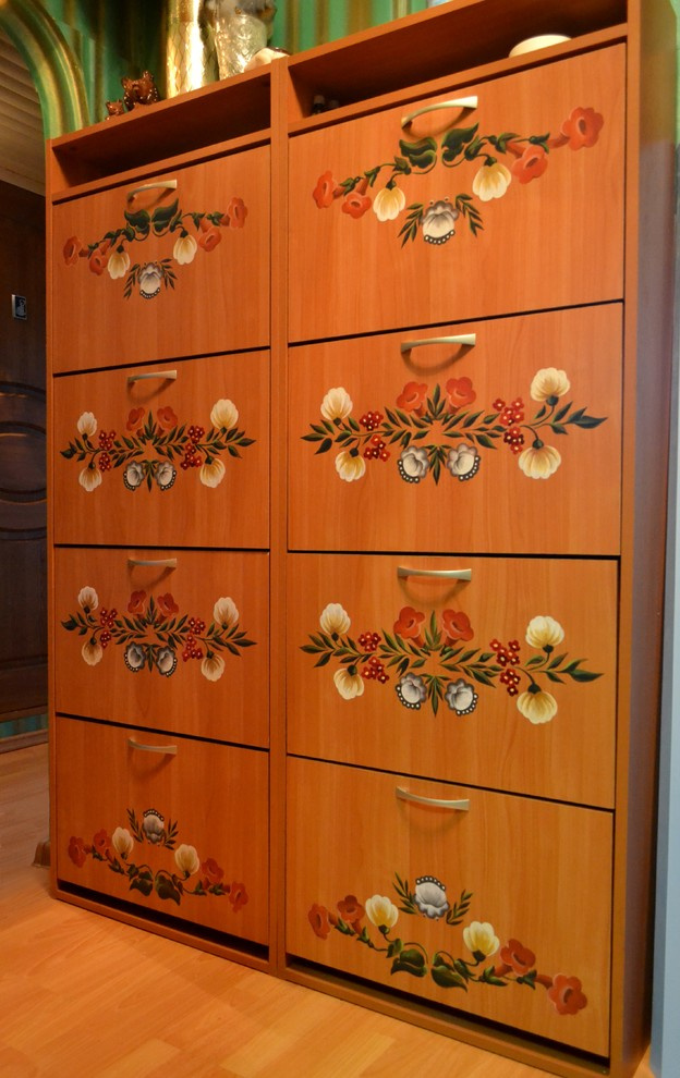 Роспись комода.