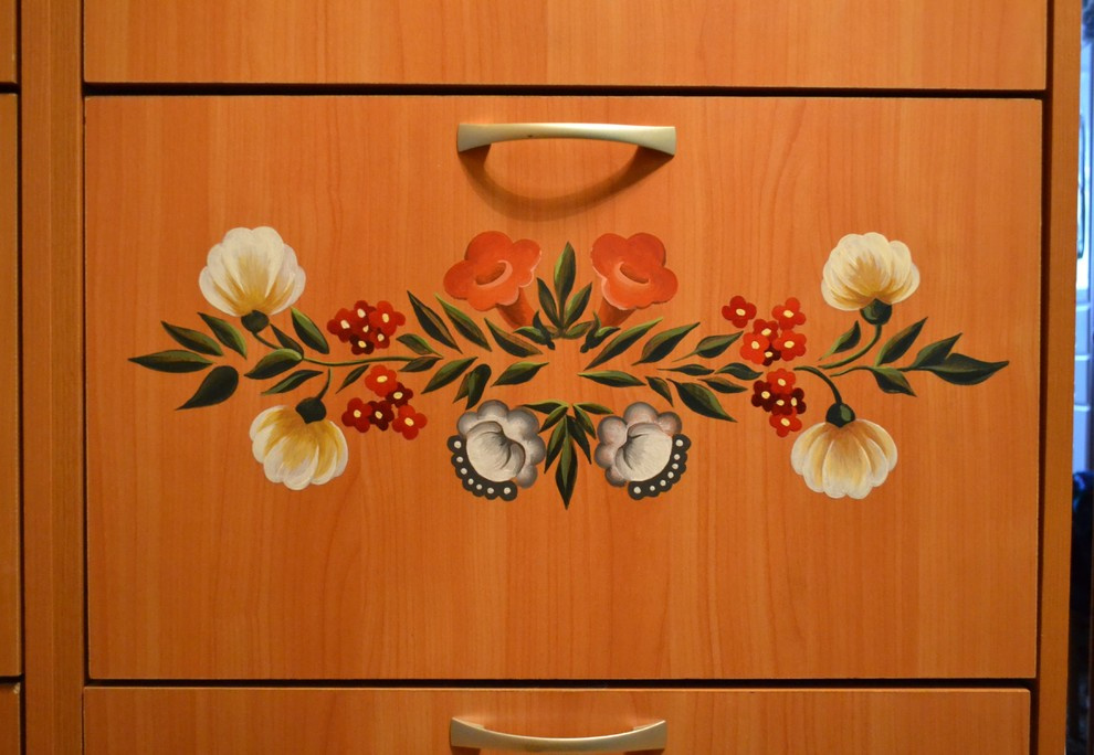 Роспись комода. Фрагмент.