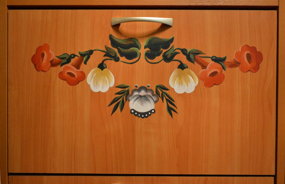 Роспись комода. Фрагмент.