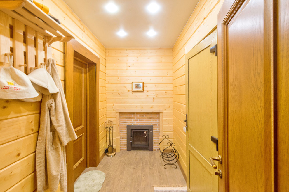 Раздевалка в  доме-бане из клееного бруса